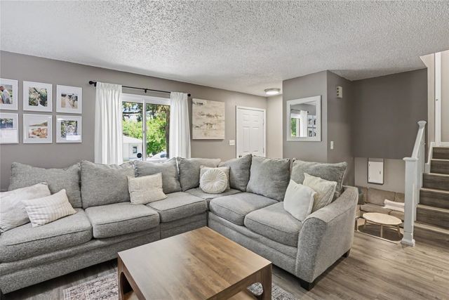 5703 SW 3rd Street, Des Moines, IA 50315