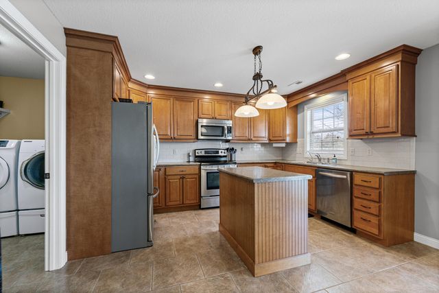 3611 FLATWATER DR, Columbia, MO 65202