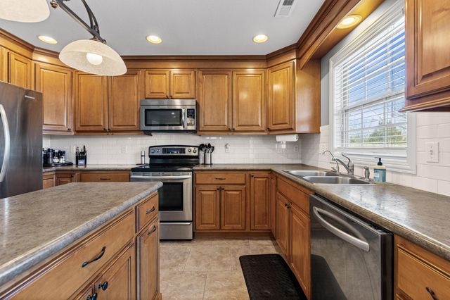 3611 FLATWATER DR, Columbia, MO 65202