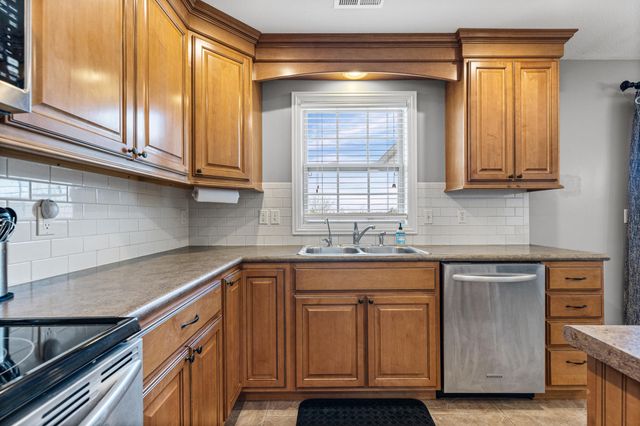 3611 FLATWATER DR, Columbia, MO 65202