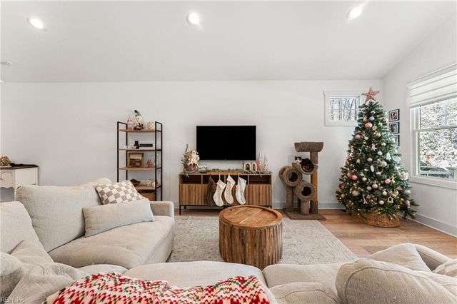 53 Braxton Corr RD, Saluda, VA 23149