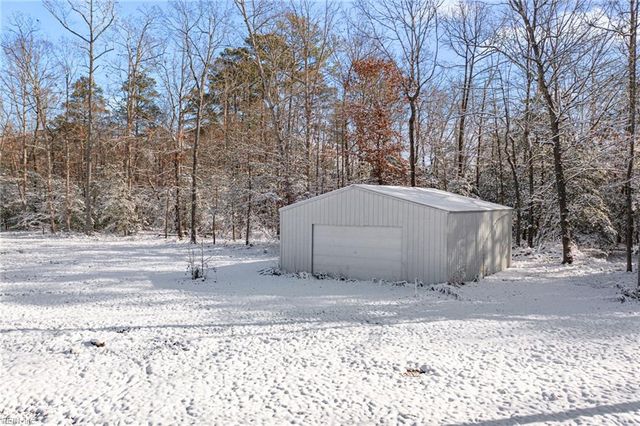 53 Braxton Corr RD, Saluda, VA 23149