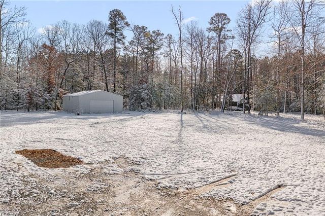 53 Braxton Corr RD, Saluda, VA 23149