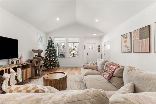 53 Braxton Corr RD, Saluda, VA 23149