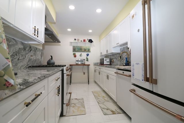 16 N Stone Mill Drive 1014, Dedham, MA 02026