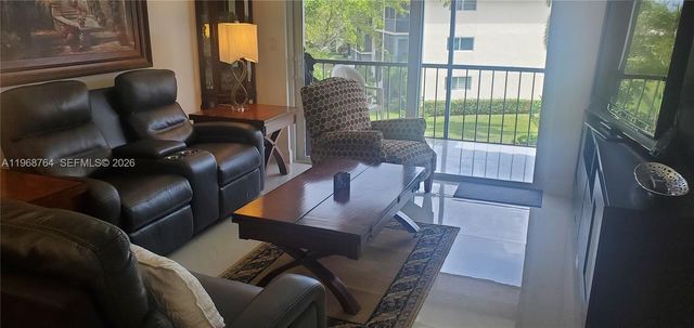 9720 S Hollybrook Lake Dr 303, Pembroke Pines, FL 33025