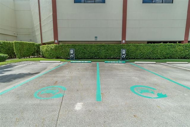 9720 S Hollybrook Lake Dr 303, Pembroke Pines, FL 33025