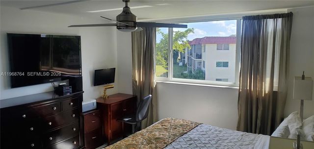 9720 S Hollybrook Lake Dr 303, Pembroke Pines, FL 33025