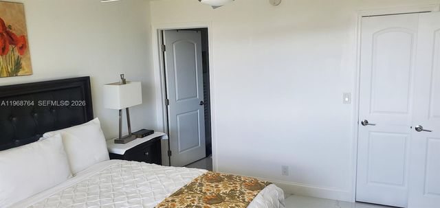 9720 S Hollybrook Lake Dr 303, Pembroke Pines, FL 33025