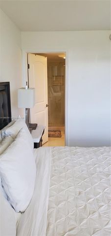 9720 S Hollybrook Lake Dr 303, Pembroke Pines, FL 33025