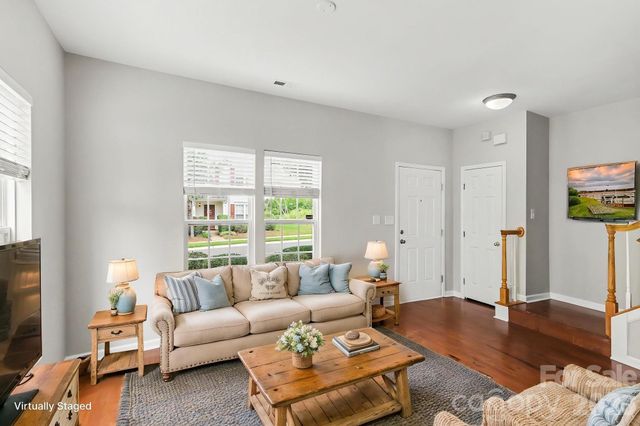 4960 Sunburst Lane, Charlotte, NC 28213