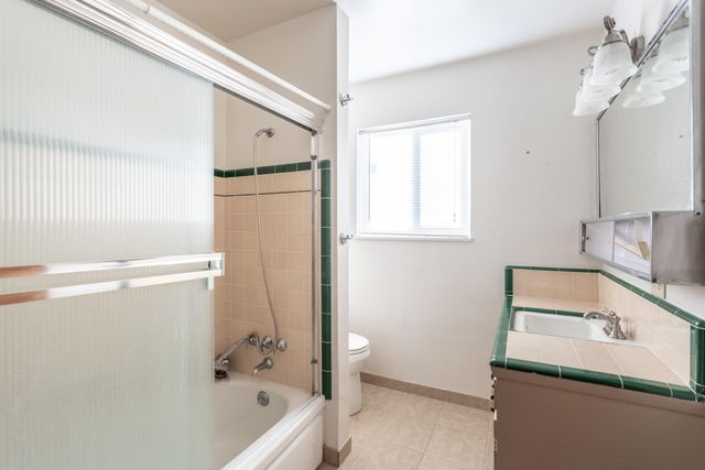 2381 S Bonnyview Road, Redding, CA 96001