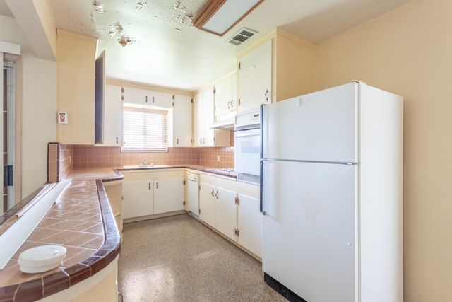 2381 S Bonnyview Road, Redding, CA 96001