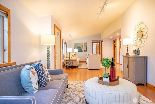 33306 SE 44th Place, Fall City, WA 98024