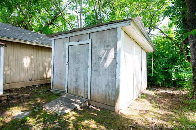 321 S Delaware Avenue E, Coweta, OK 74429