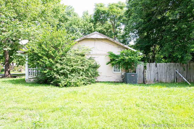 321 S Delaware Avenue E, Coweta, OK 74429