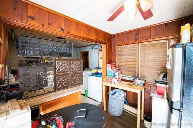 321 S Delaware Avenue E, Coweta, OK 74429