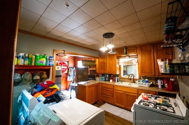 321 S Delaware Avenue E, Coweta, OK 74429