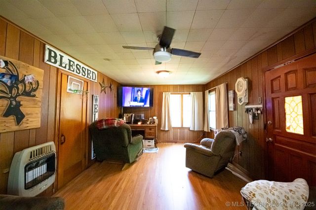 321 S Delaware Avenue E, Coweta, OK 74429