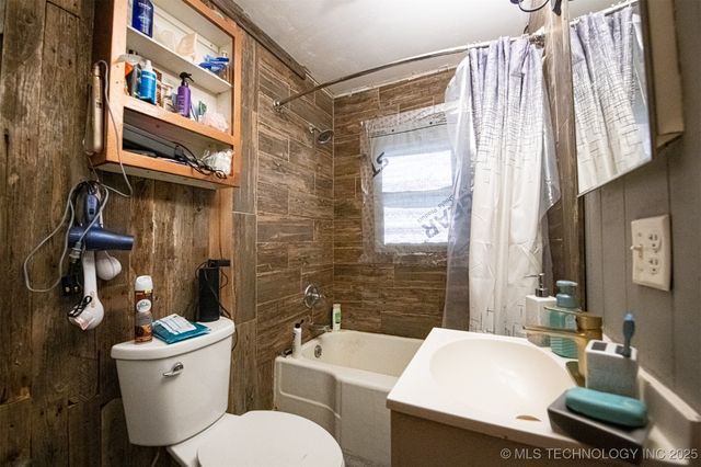 321 S Delaware Avenue E, Coweta, OK 74429