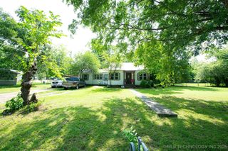 321 S Delaware Avenue E, Coweta, OK 74429