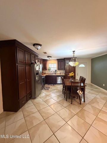 4507 Navaho Avenue, Pascagoula, MS 39581