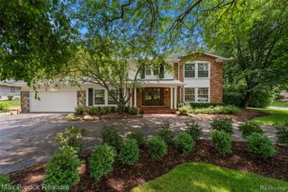 4525 Valleyview Drive, West Bloomfield Charter Township, MI 48323