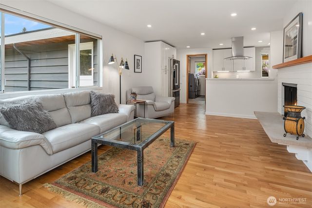 119 N 201st Street, Shoreline, WA 98133