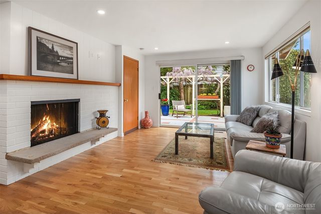 119 N 201st Street, Shoreline, WA 98133
