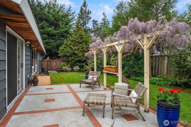 119 N 201st Street, Shoreline, WA 98133