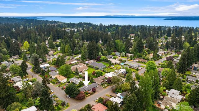 119 N 201st Street, Shoreline, WA 98133