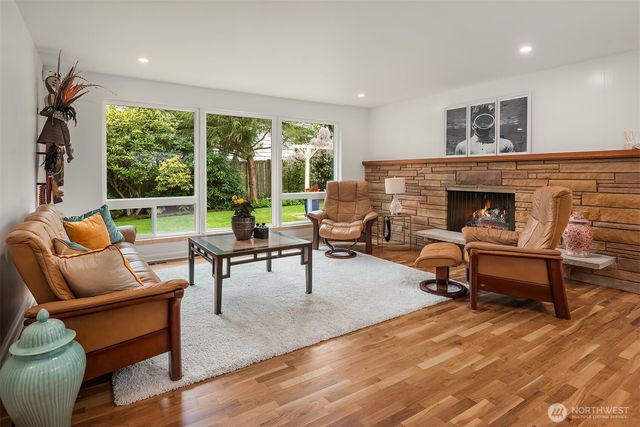 119 N 201st Street, Shoreline, WA 98133