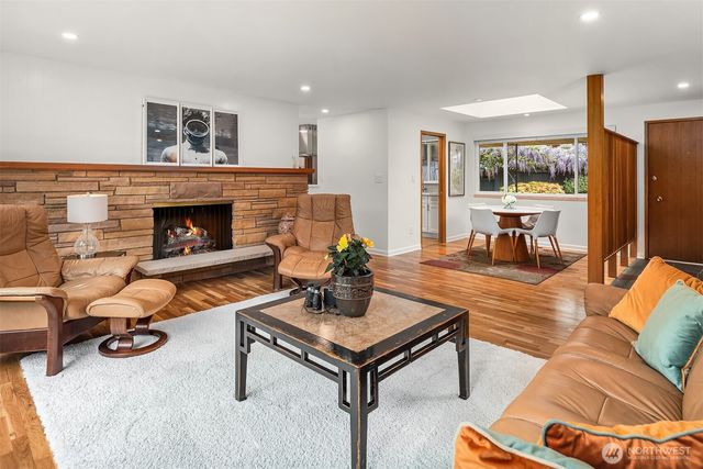 119 N 201st Street, Shoreline, WA 98133
