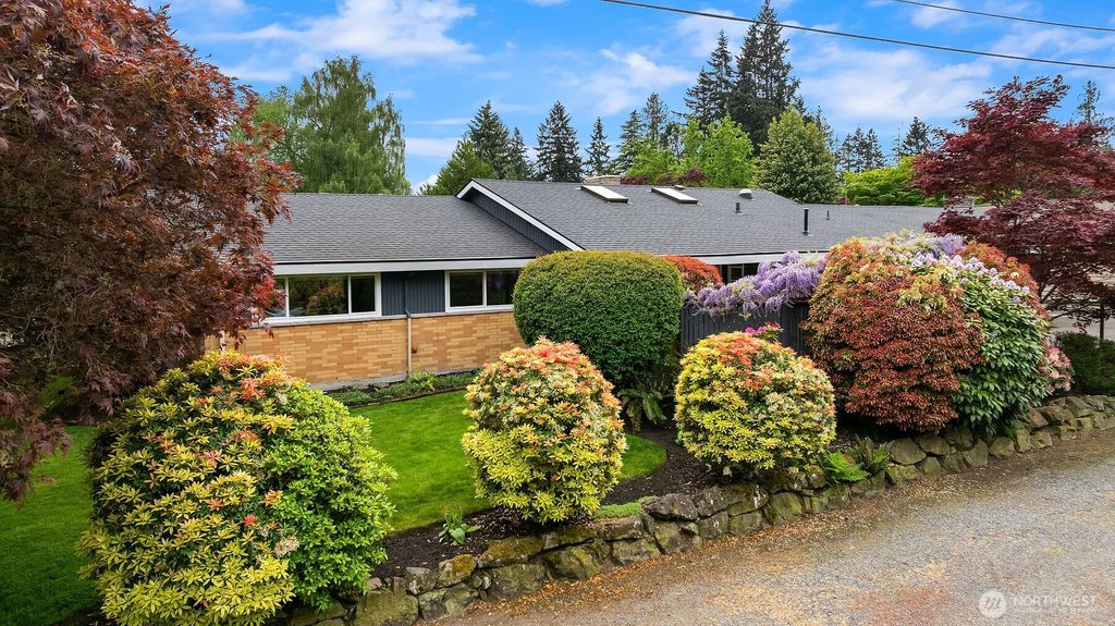 119 N 201st Street, Shoreline, WA 98133