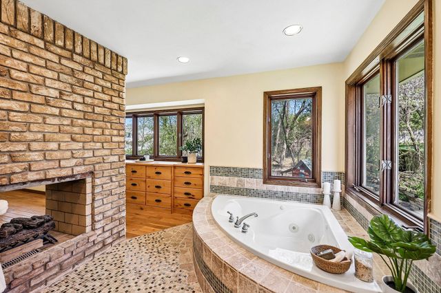16300 Adeline Lane, Minnetonka, MN 55391