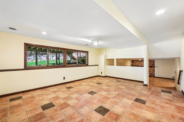 16300 Adeline Lane, Minnetonka, MN 55391