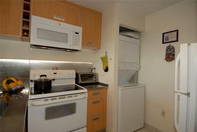 600 NE 36th St 1212, Miami, FL 33137