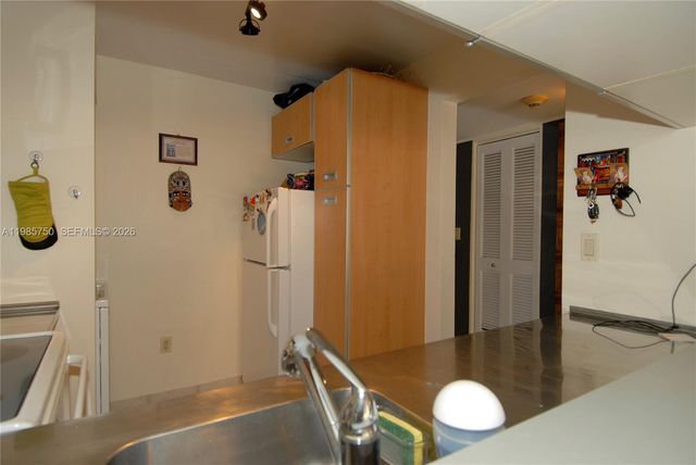 600 NE 36th St 1212, Miami, FL 33137