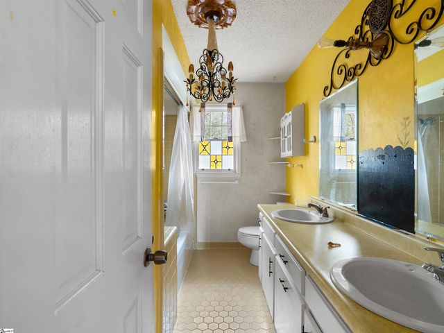 180 Johnnys Road, Inman, SC 29349