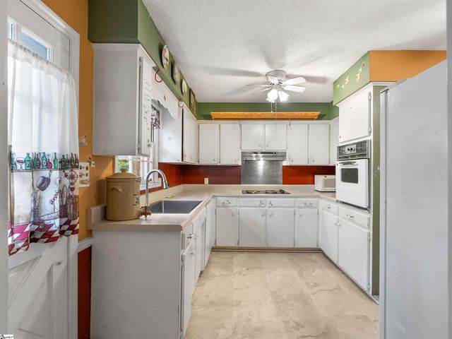 180 Johnnys Road, Inman, SC 29349