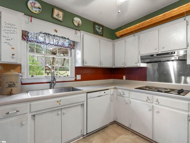 180 Johnnys Road, Inman, SC 29349