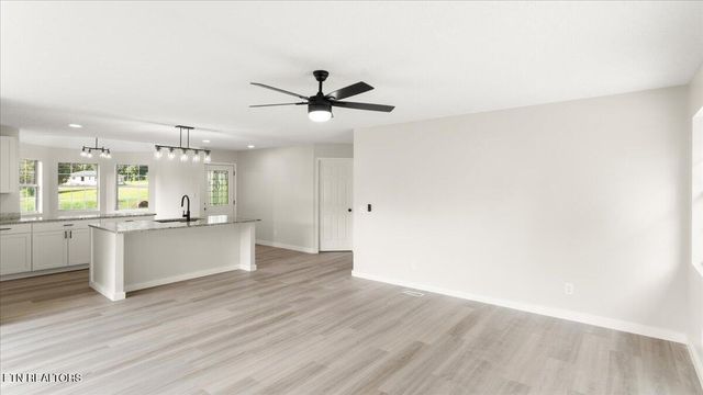 121 Inman Rd, Sweetwater, TN 37874