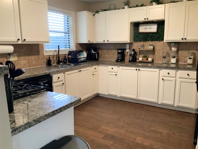 1205 E Fayle Street, Baytown, TX 77520