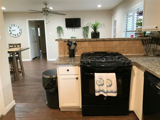 1205 E Fayle Street, Baytown, TX 77520