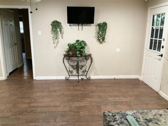 1205 E Fayle Street, Baytown, TX 77520