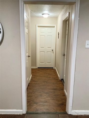 1205 E Fayle Street, Baytown, TX 77520