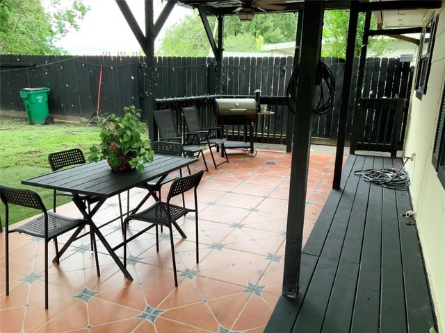 1205 E Fayle Street, Baytown, TX 77520