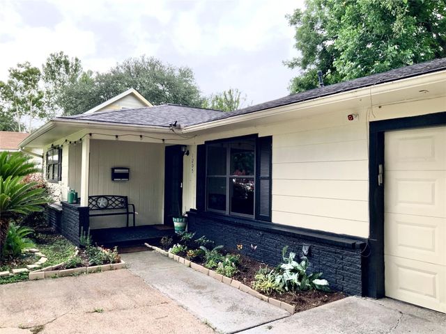 1205 E Fayle Street, Baytown, TX 77520