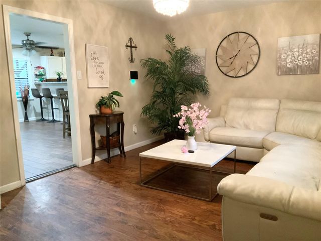 1205 E Fayle Street, Baytown, TX 77520