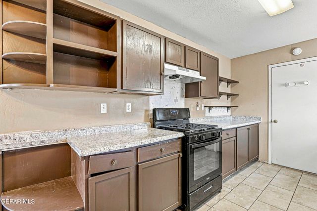 5457 GATE RIDGE Circle, El Paso, TX 79932